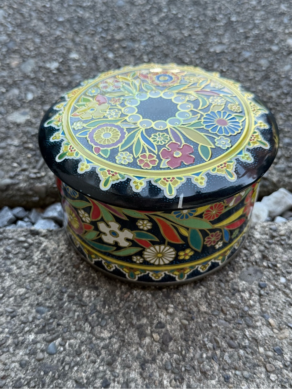 Vintage 70s Daher Floral Series Embossed Biscuit Tin Container Made in England